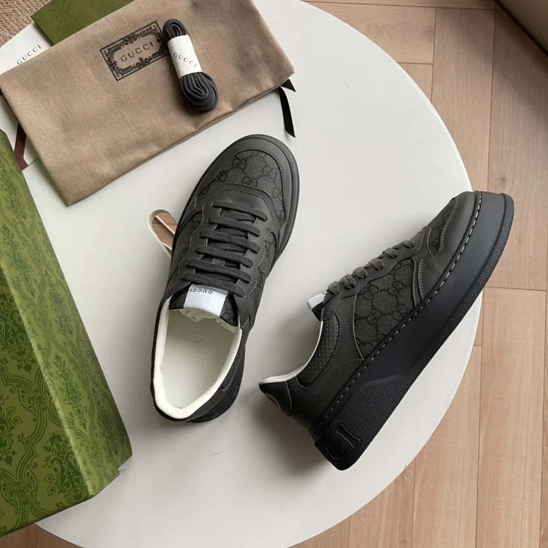 G's 🆕new thick-soled sneakers✔️designed sneakers are full of fun retro flavor. Gucci’s new collection continues to seek inspiration from daily life in other eras and incorporates the essence of current design to create refreshing designs. This sneaker is made of leather and GG canvas, decorated with Gucci details, showing the profound connotation of the brand logo〰️ Size: 35-40 (women) 38-45 (men) P hot style